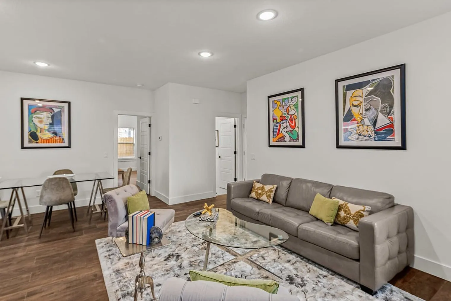 1 bed, 1.0 bath, 990 sqft, $1,740 — Photo 2