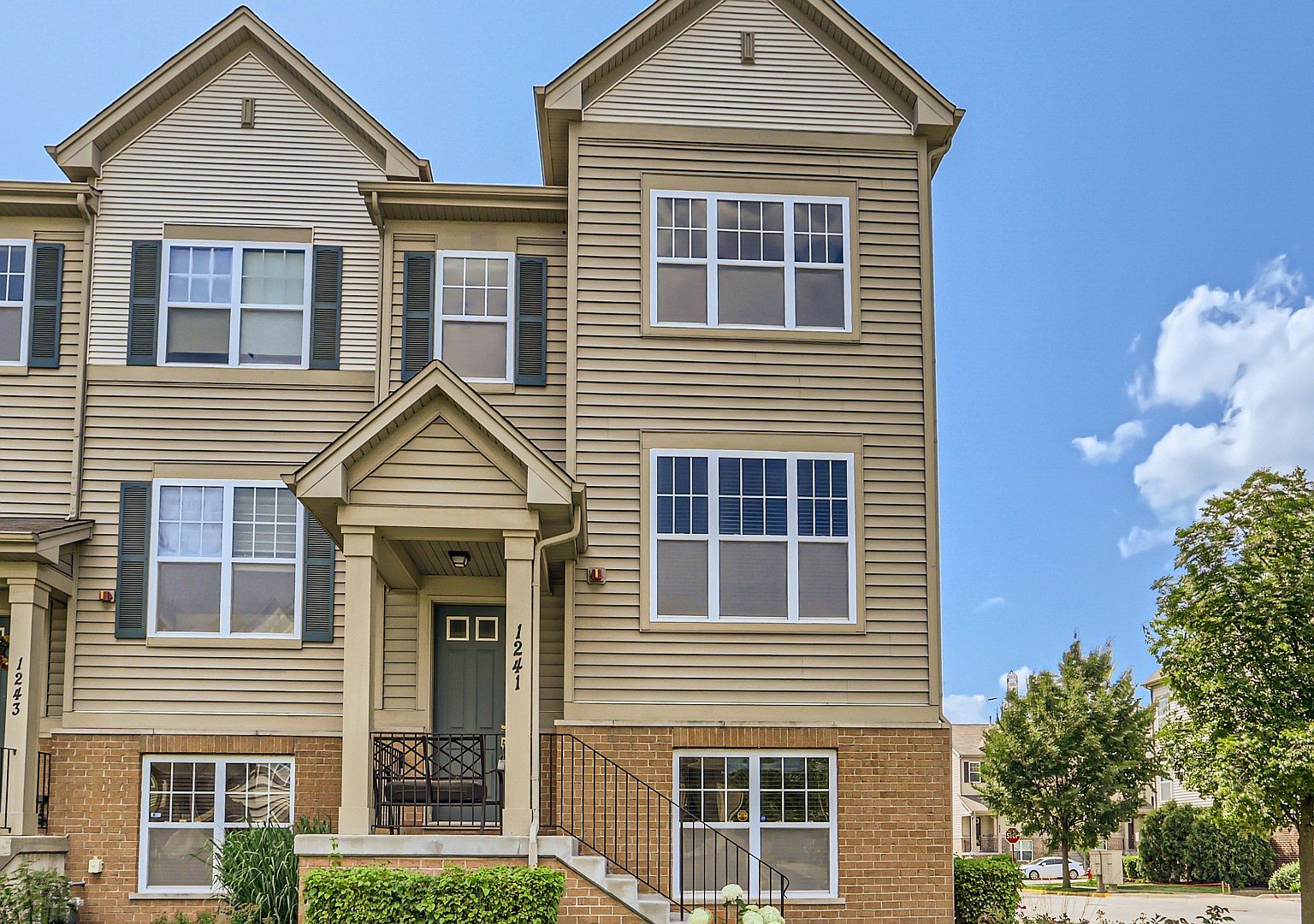 1241 Evergreen Ave, Des Plaines, IL 60016 Zillow