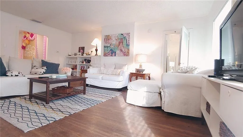5 bed, 2174 sqft, $2,895 — Photo 2