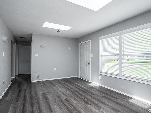 3rd image of 2811 W 70th St