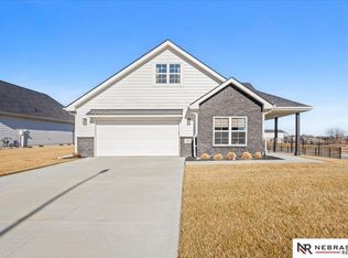 12352 Horizon St, Papillion, NE 68046