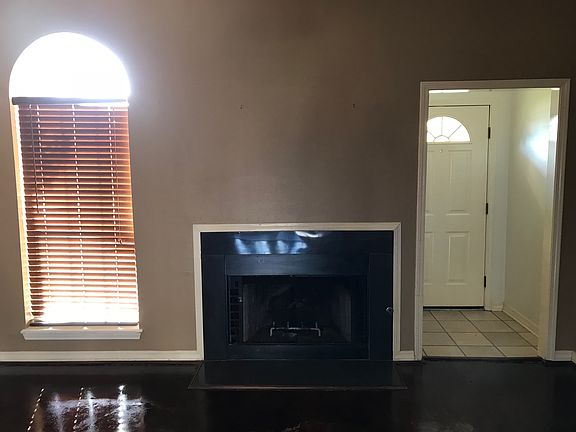 3rd image of 3323 Danbury Ct