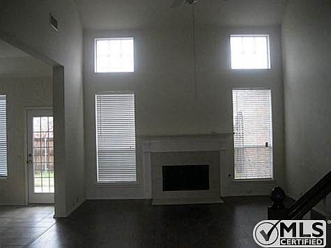 5th image of 3329 Marcedonia Dr
