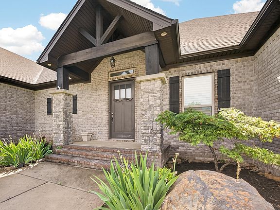 3rd image of 1565 Marquee Cir