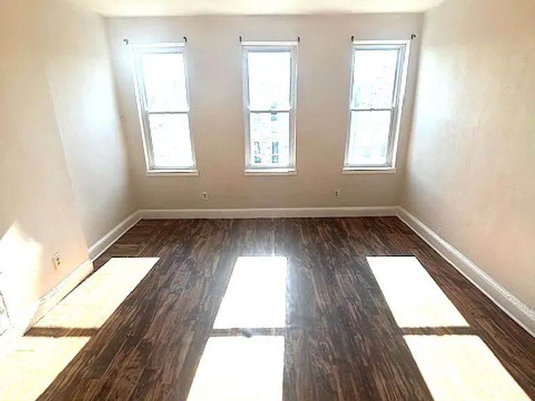 2518 W Fairmount Ave — Photo 19
