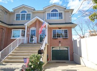 18 Lorraine Ave, Staten Island, NY 10312