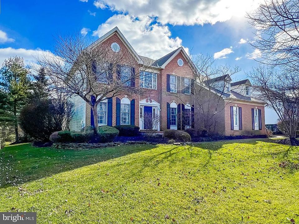 1st image of 612 Burgundy Pl