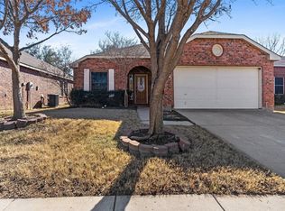 6108 Goldenrod Dr, Denton, TX 76208