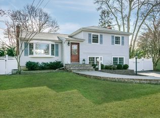 2 Joni Pl, West Sayville, NY 11796