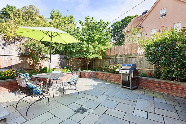 Sold by Compass | media 9