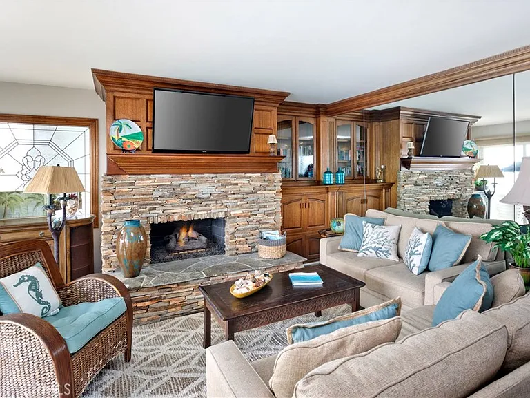 1249 Ocean Front #C — Photo 4