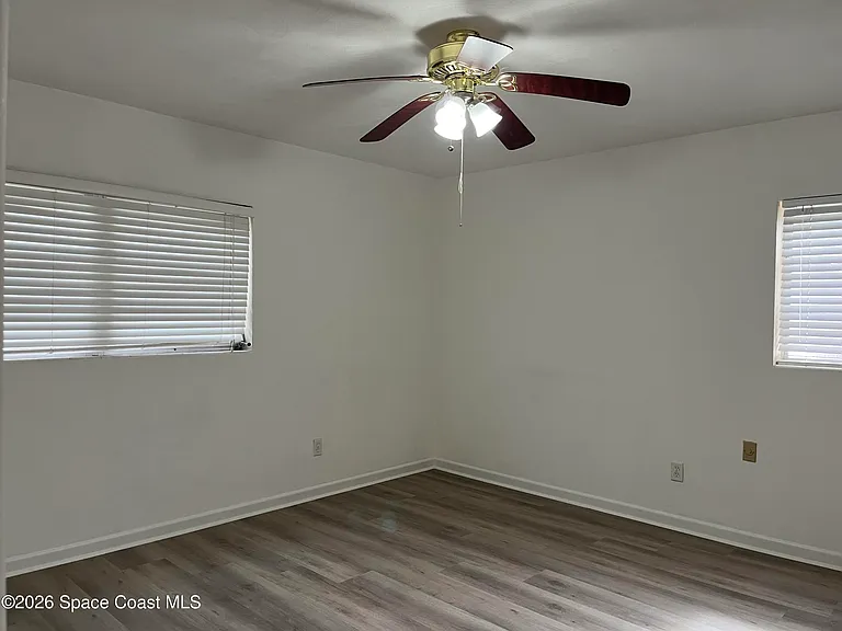 211 W Laila Dr — Photo 29