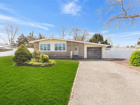 9 43rd Street, Centereach, NY 11720