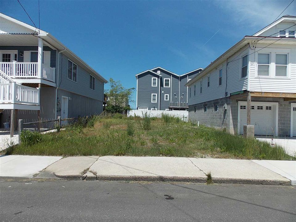1st image of 513 W Magnolia Ave