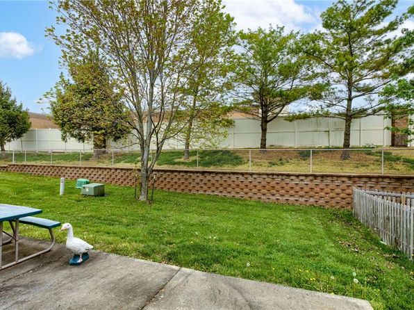206 SW Chartwell Dr, Lees Summit, MO 64082