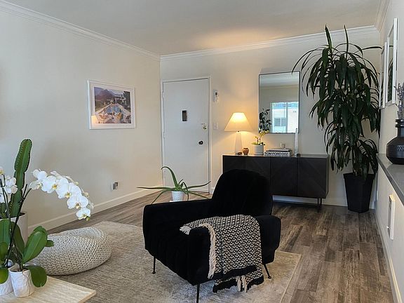 3rd image of 802 W Knoll Dr APT 107