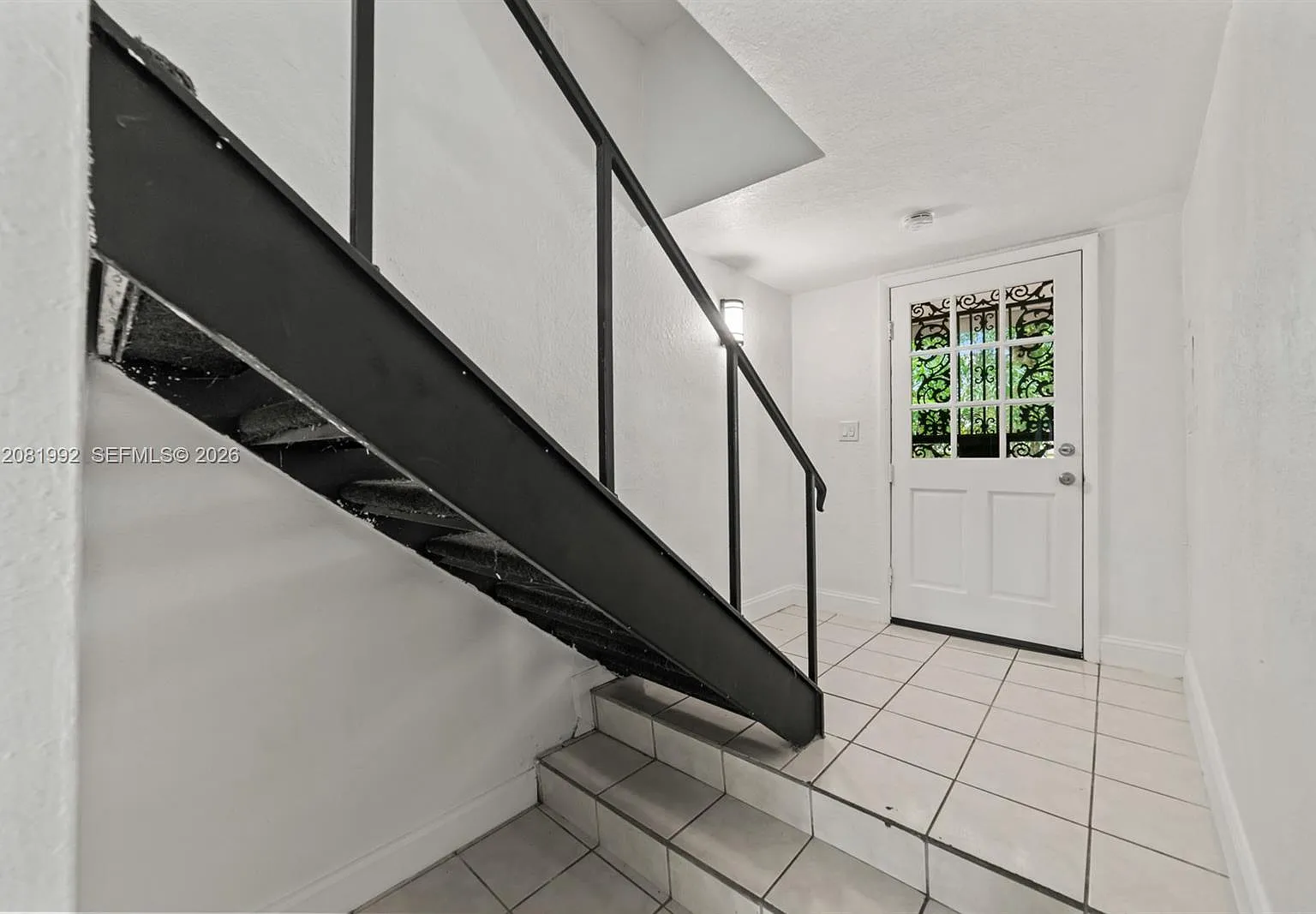 Executive Manors — Photo 2