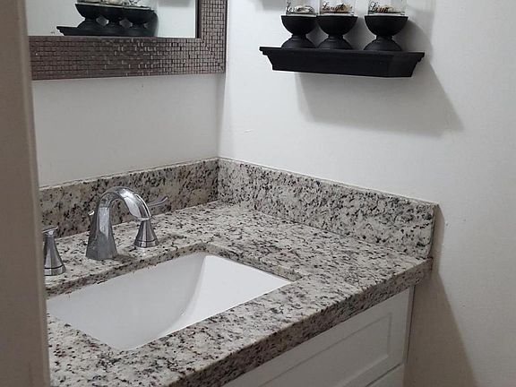 3rd image of 1305 W 46th St APT 229