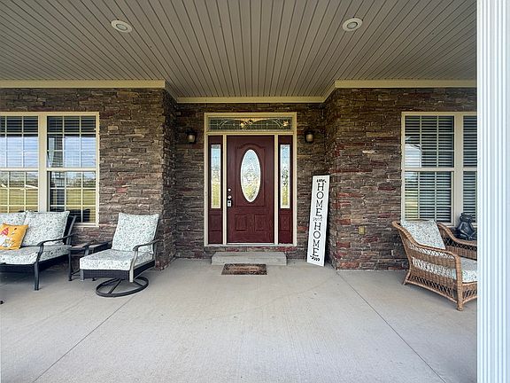 3rd image of 527 Settlement Dr