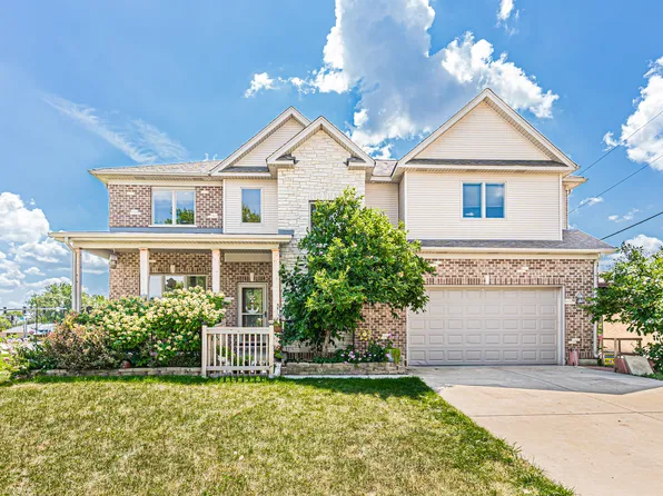1202 Twin Oaks St, Bensenville, IL 60106