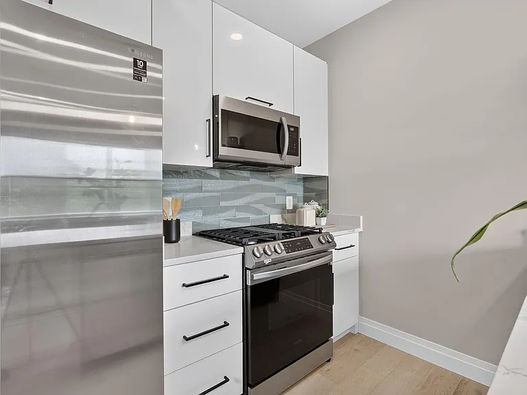 1102 Staples St NE #301 — Photo 6