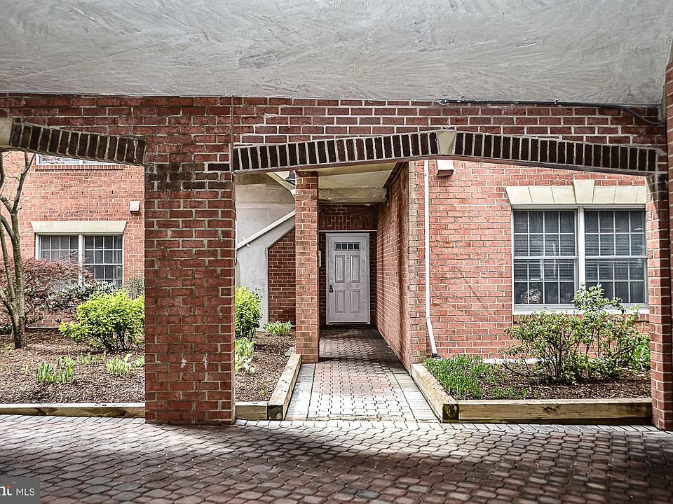 1st image of 6924 Fairfax Dr Unit 100