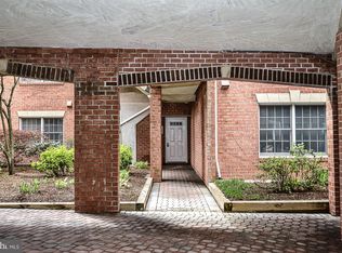 6924 Fairfax Dr UNIT 100, Arlington, VA 22213