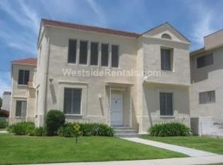 1069 S Holt Ave, Los Angeles, CA 90035