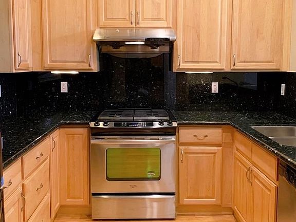 3rd image of 88 17th Ave Unit 204