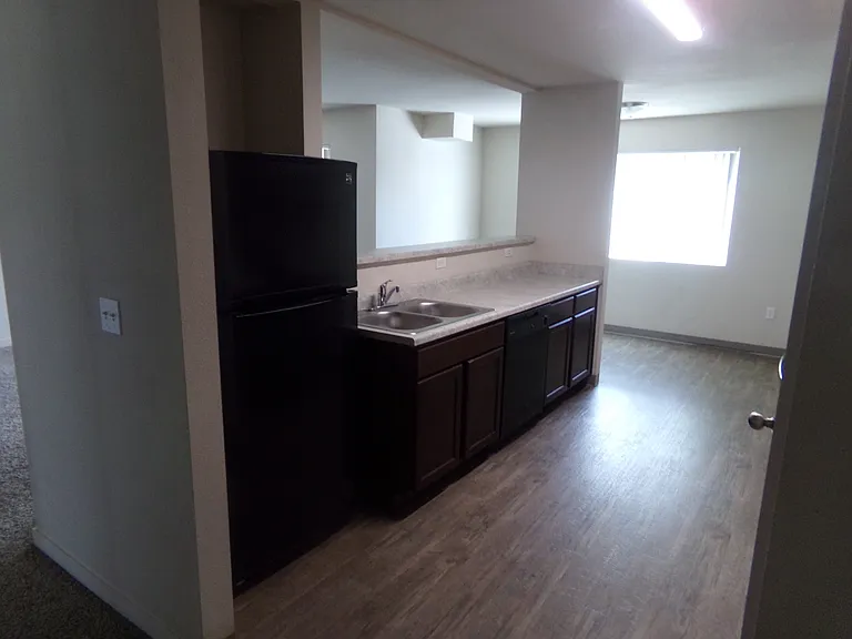 Crossroads Apartments — Photo 44