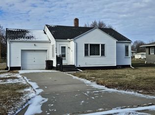 204 N 3rd St, Plainview, NE 68769