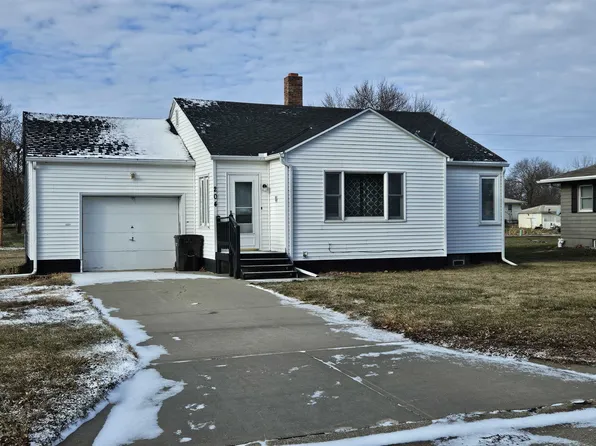 204 N 3rd St, Plainview, NE 68769