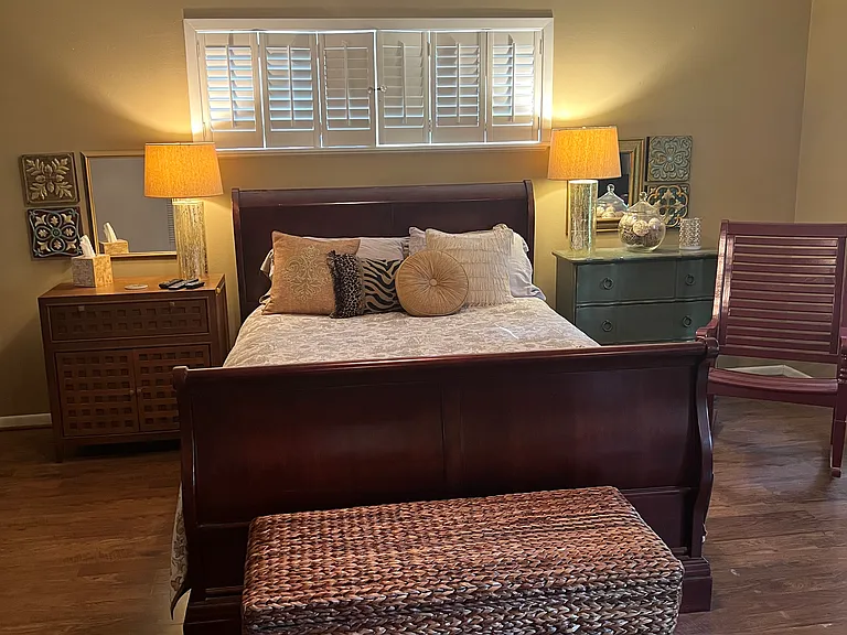 2418 Oak Dr — Photo 2