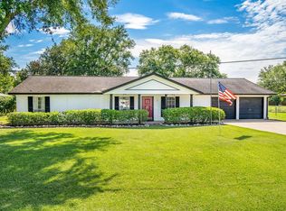202 Donna Dr, Anahuac, TX 77514