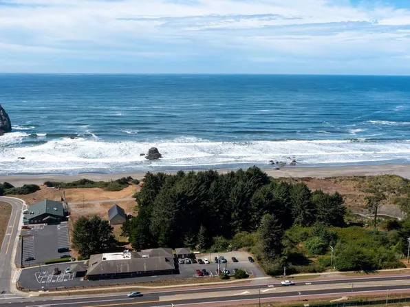 13195 Oceanview Dr, Smith River, CA 95567