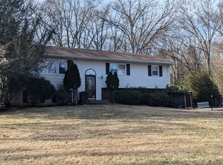 93 Shuart Rd, Airmont, NY 10952