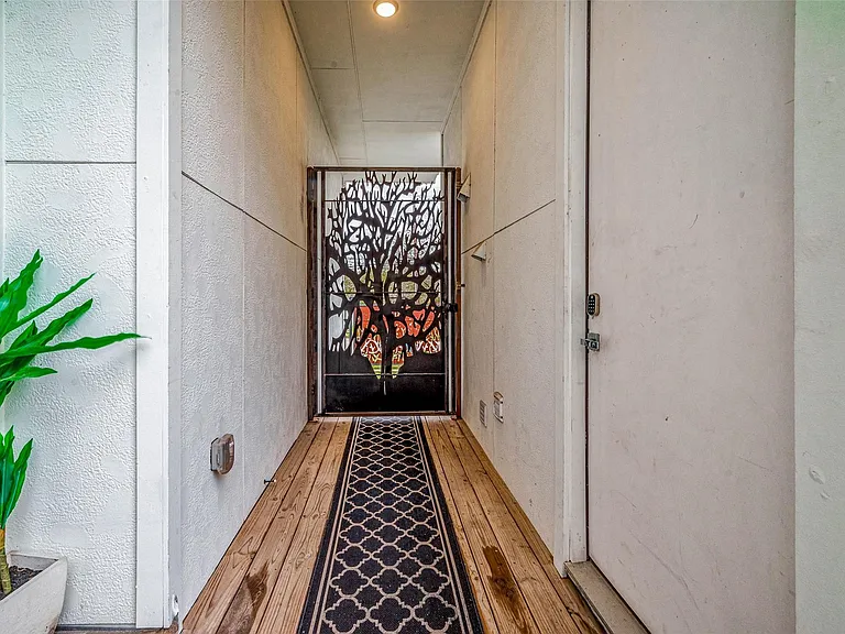 5722 Cullen Blvd #A — Photo 3