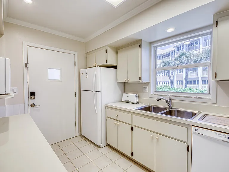 1501 NE Ocean Blvd #8 — Photo 14