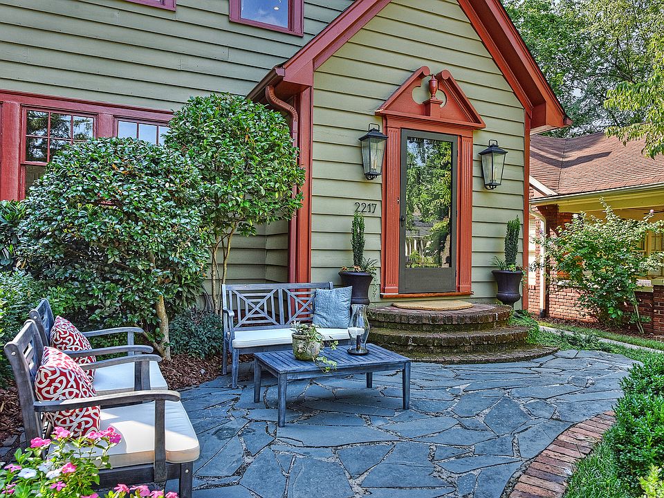 Slate patio in front