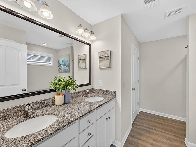 255 Mansell — Photo 25