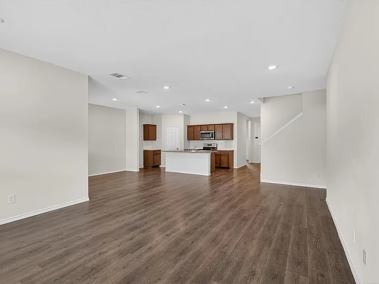 2109 Muscovy St — Photo 5