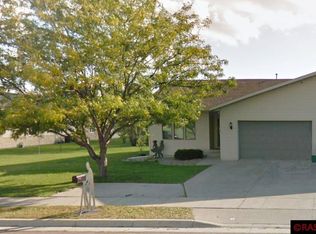 1745 Bassett Dr, Mankato, MN 56001