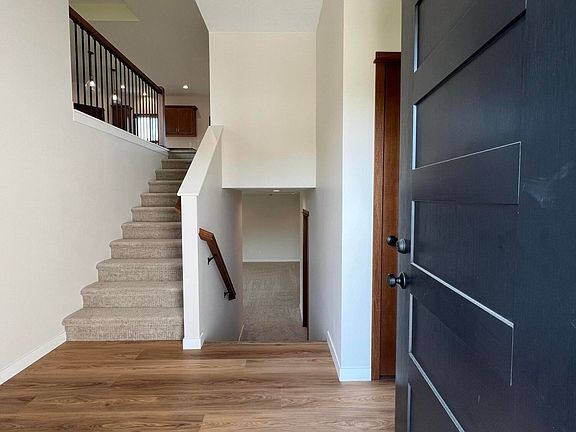 3rd image of 527 Kestrel Ln