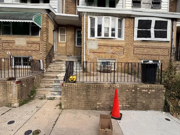6945 Theodore St, Philadelphia, PA 19142