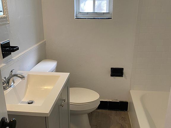 5th image of 2834 College St