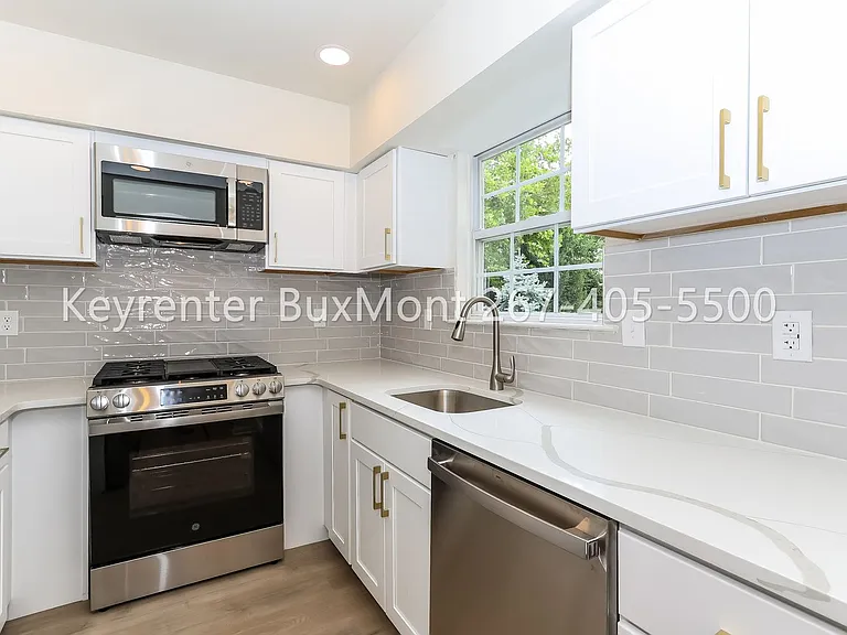 3900 Captain Molly Cir — Photo 1
