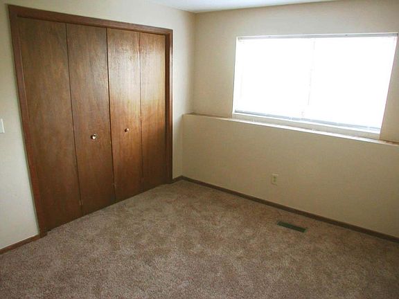 4th image of 2260 Cowern Pl E