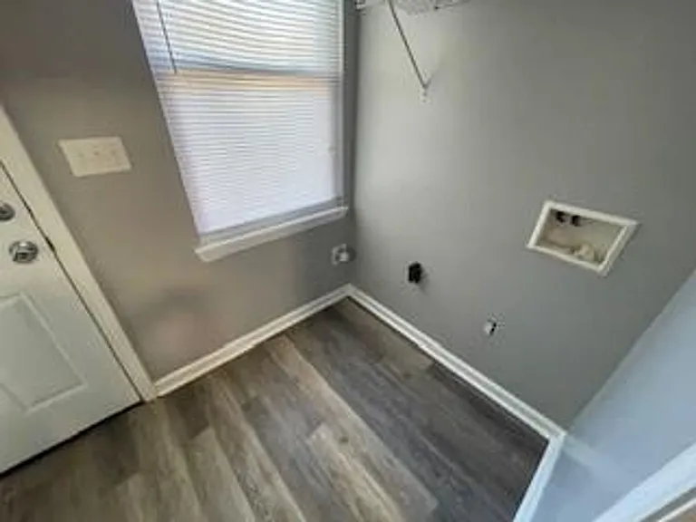 809 E Thomas St — Photo 3