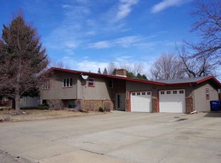 834 12th Ave W, Dickinson, ND 58601