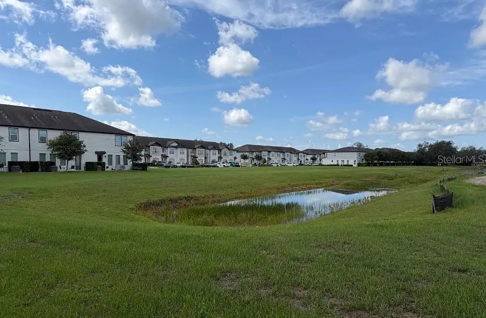 3 bed, 2.5 bath, 2100 sqft, $2,800 — Photo 4